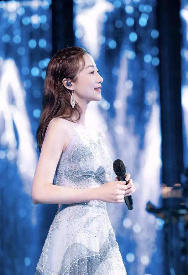 韓雪氣質女神,穿藍色薄紗裙仙氣十足“仙女下凡” 韓雪氣質女神,穿藍色薄紗裙仙氣十足“仙女下凡”