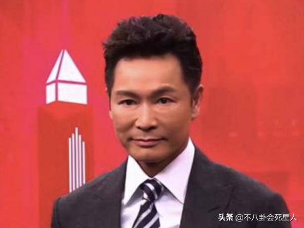 僵硬浮腫，像男芭比，中年男星動臉簡直是“災難現場”