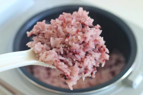 上班帶飯吃什麼?午餐肉飯糰瞭解一下,軟糯可口,不用模具也能做 上班帶飯吃什麼?午餐肉飯糰瞭解一下,軟糯可口,不用模具也能做