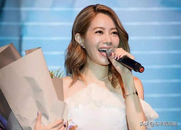 恭喜！48歲陳熙鋒官宣妻子懷孕喜訊：迎來最受歡迎的第三者