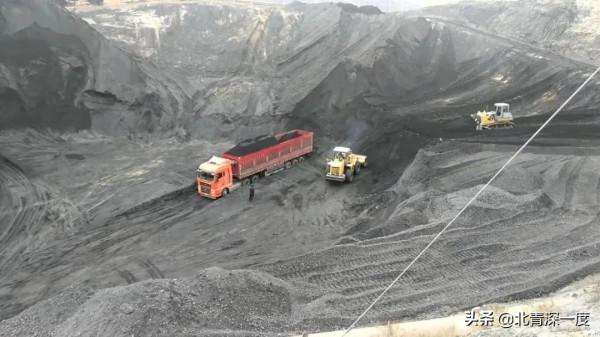 一日兩漲,百元起跳:“煤荒”下敢囤不敢賣的煤老闆們 一日兩漲,百元起跳:“煤荒”下敢囤不敢賣的煤老闆們