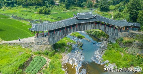泰順最獨特的一座廊橋，不對稱的奇特結構，堪稱廊橋中的比薩斜塔