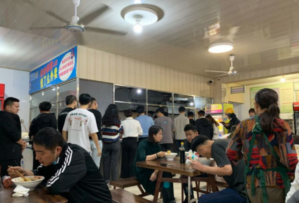 安徽只在夜裡開的麵館，外地人驅車百公里去吃，本地人：不如從前