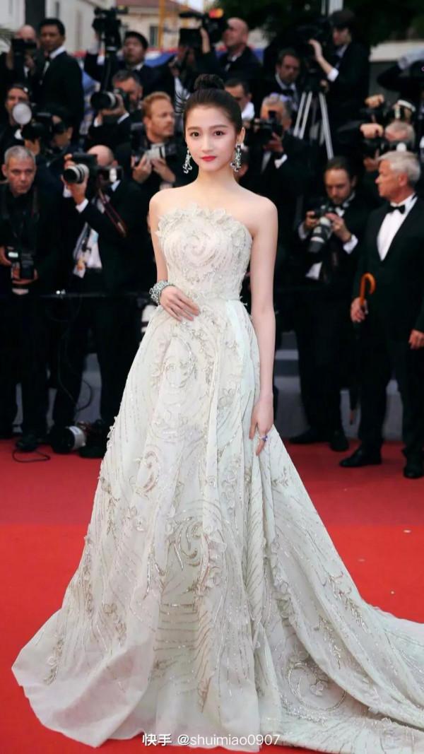 關曉彤迷人照片