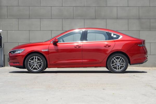 沒讓國人失望的比亞迪,配中文按鍵+車標,續航520公里14.99萬起 沒讓國人失望的比亞迪,配中文按鍵+車標,續航520公里14.99萬起