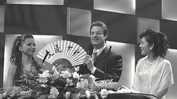 美國飛虎隊孫女定居中國，成為央視著名主持人，稱加入中國很自豪