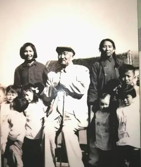 河南確山王國華,毛主席送錦囊妙計,稱他“農民領袖”,幫他掃盲 河南確山王國華,毛主席送錦囊妙計,稱他“農民領袖”,幫他掃盲