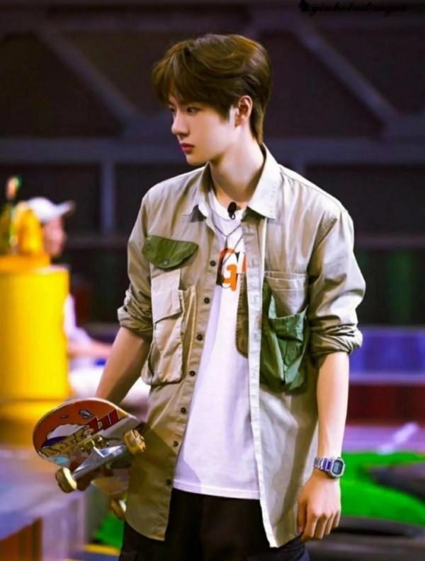 博君一笑看起來不錯的亞子，王一博絕對的氣質顏值爆表