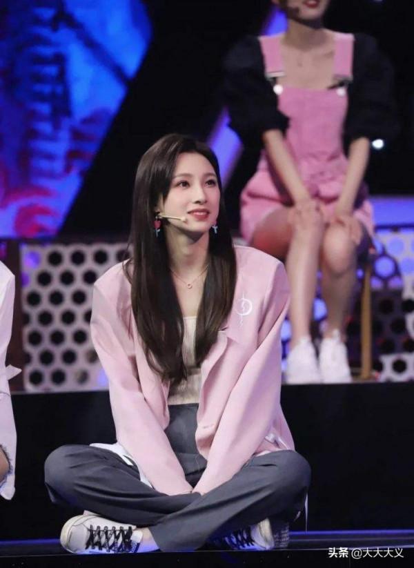 馬舒凡這次該火了吧？榮登央視春晚 盡展才貌風華 這樣的姐姐喜歡嗎
