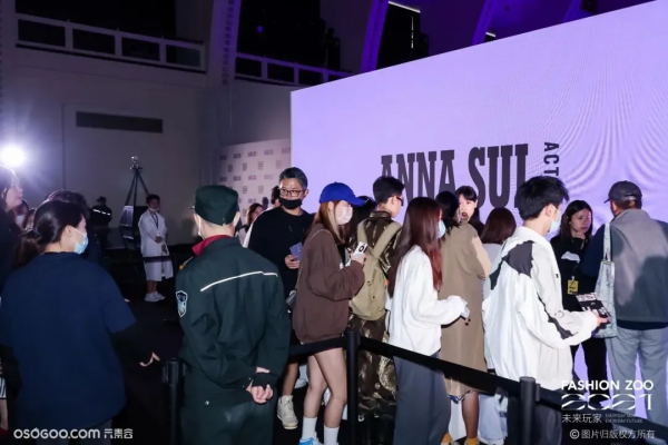 這不僅僅是一場時尚人的秀,更是年輕人的嘉年華 這不僅僅是一場時尚人的秀,更是年輕人的嘉年華