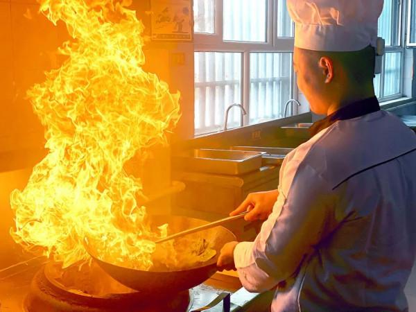 虎年到來，青春迷彩，軍營年味別樣濃！