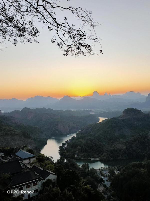 到廣東韶關丹霞山看日出有一種說不出的美/圖文欣賞 到廣東韶關丹霞山看日出有一種說不出的美/圖文欣賞