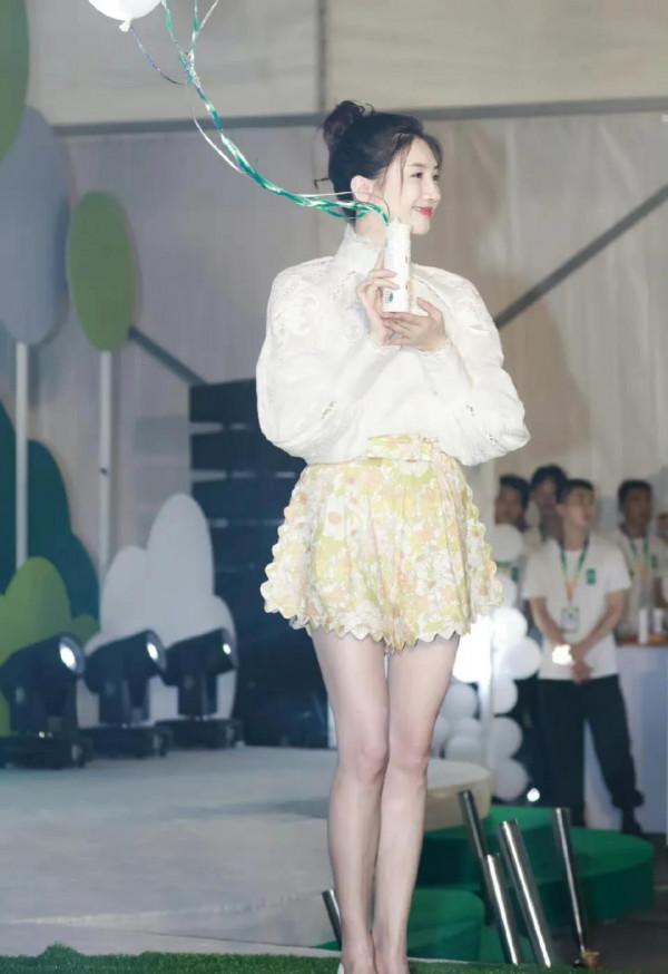 江疏影的腿又長又白又亮真好看 江疏影的腿又長又白又亮真好看