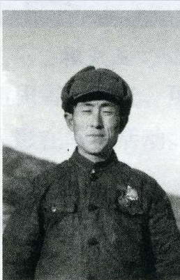 1958年，軍區首長去遼寧辦公，發現一糧庫警衛竟是犧牲5年的戰友