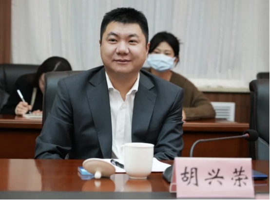 溫州80後白手起家，從22歲到39歲，營收1909億，不服不行