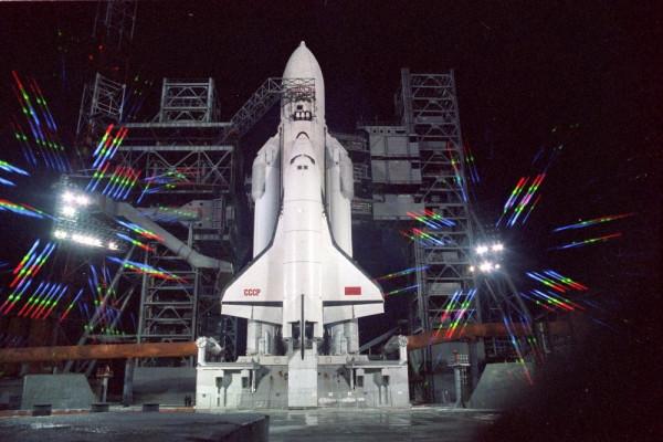 原來暴風雪號太空梭不只一架,曾身綁4臺AL31,自行從機場起飛 原來暴風雪號太空梭不只一架,曾身綁4臺AL31,自行從機場起飛