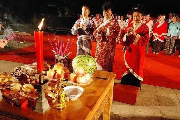 中秋節的傳說故事和不同民族的習俗 中秋節的傳說故事和不同民族的習俗