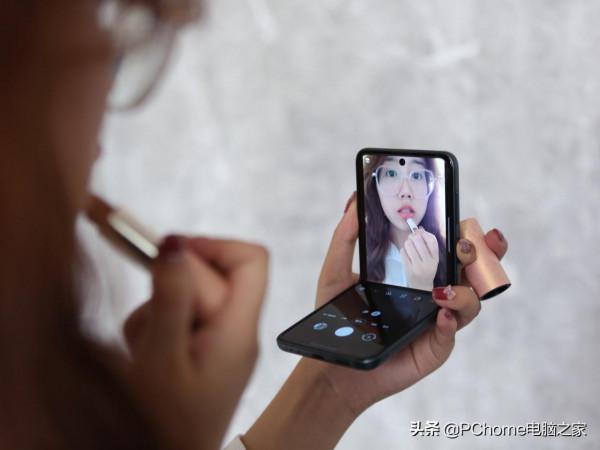 三星Galaxy Z Flip3 5G體驗 立式互動模式告別手持