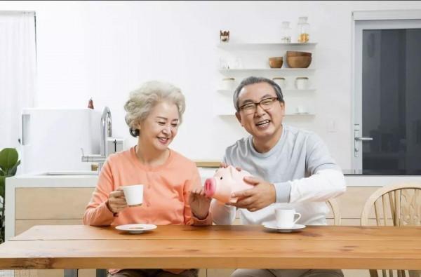 阿姨：我年輕漂亮憑什麼AA;76歲大爺：年輕漂亮不能當飯吃