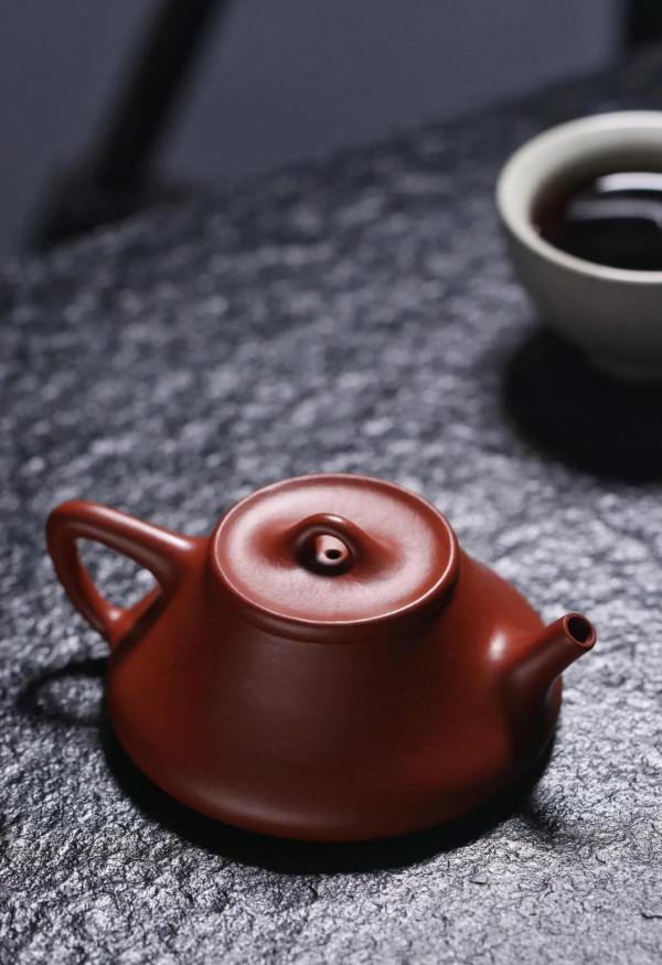 「朱良瓢」 佘具芳“壺中百變，首推石瓢”朱泥