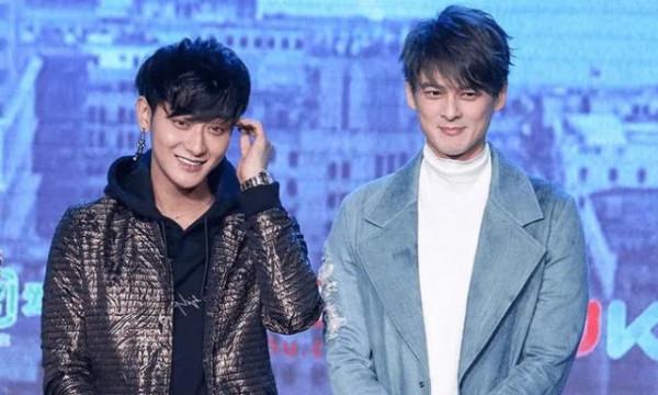 郭品超中秋攜女友秀恩愛,兩人漫步海邊,牽手相擁舉高高甜度爆表 郭品超中秋攜女友秀恩愛,兩人漫步海邊,牽手相擁舉高高甜度爆表