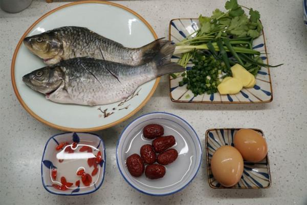 寒冷的冬天，來一碗鮮美滋補的魚湯，營養又驅寒！是怎麼做的啦？