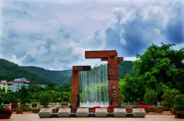 如果你願意,可以試著走遍易門的每一個地方,留下你的印記 如果你願意,可以試著走遍易門的每一個地方,留下你的印記