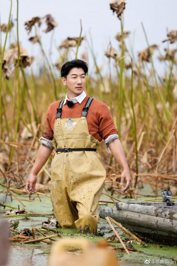 離了個“假婚”的超模張亮，轉型演員失敗後，如今是該找到出路了