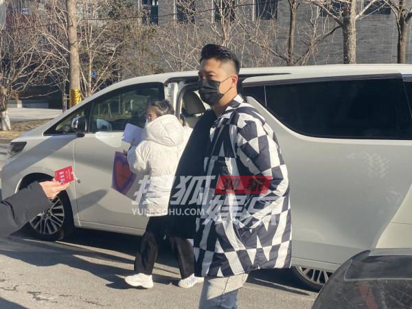 杜江毛曉彤唐藝昕宋祖兒等現身央視文聯春晚彩排 造型驚豔狀態佳