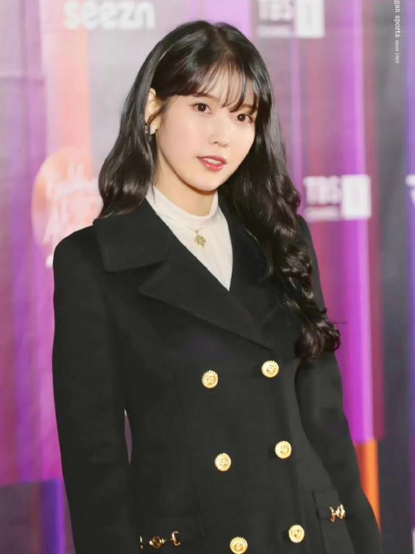 Iu像個剛畢業第一天去公司報道的職場小白