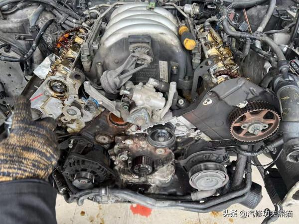 經濟下行購買新車計劃暫緩，翻新復古老爺車圓屁股奧迪老A6照樣香