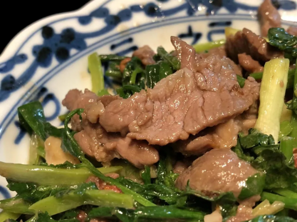 潮爸12月22日午餐記錄，雪菜炒毛豆米、小炒嫩羊肉、清蒸鱖魚