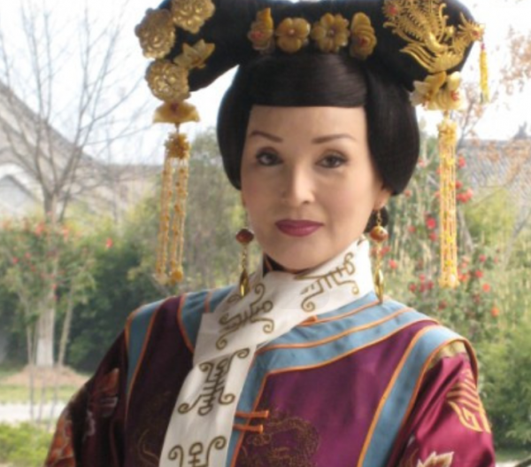 “太后專業戶”陳莎莉罕露面,73歲氣質依舊,二度離婚後單身多年 “太后專業戶”陳莎莉罕露面,73歲氣質依舊,二度離婚後單身多年