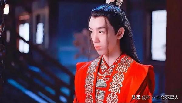 逐漸長“殘”的10位童星,有人扮相醜出圈,有人淪為路人 逐漸長“殘”的10位童星,有人扮相醜出圈,有人淪為路人