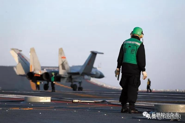 七彩航母 圖說“遼寧”艦