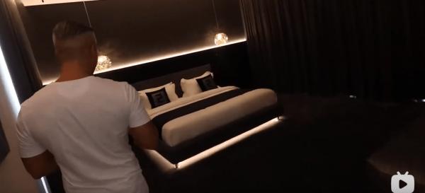 迪拜小哥甩賣7.7億豪宅 買就送勞斯萊斯和法拉利 迪拜小哥甩賣7.7億豪宅 買就送勞斯萊斯和法拉利