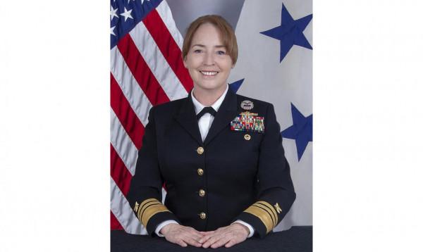 美國國防後勤局局長,海軍中將軍銜,手槍神射手,參加過海灣戰爭 美國國防後勤局局長,海軍中將軍銜,手槍神射手,參加過海灣戰爭