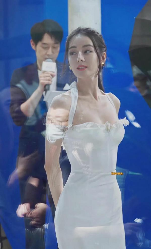 迪麗熱巴 | 玫瑰之後再無玫瑰 迪麗熱巴 | 玫瑰之後再無玫瑰