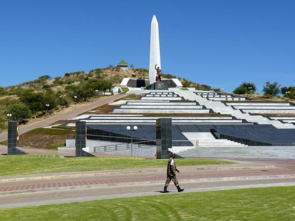 非洲的大型雕塑是鄰邦修建的