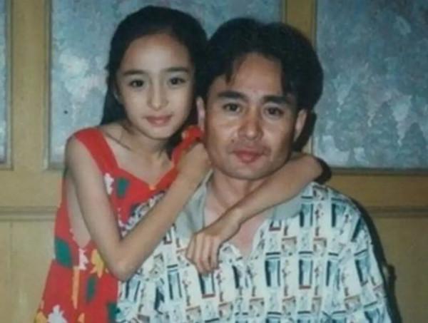 七位女星的帥老爸們:楊穎父親顏值爆棚,趙露思父親堪稱少女殺手 七位女星的帥老爸們:楊穎父親顏值爆棚,趙露思父親堪稱少女殺手