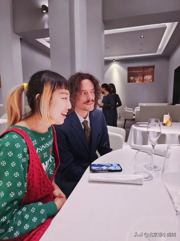 在故宮角樓旁邊的衚衕深處，藏著一家高檔西餐！人均千元