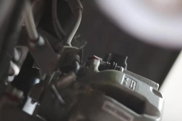 怪獸修車：翻新來自河南的大眾途安，全車異響抖動，積碳堆積如山