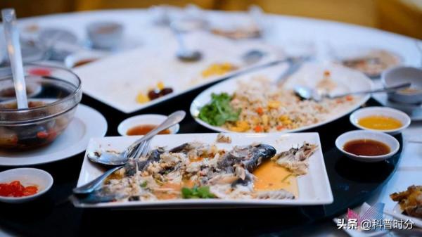 隔夜茶喝了會致癌？央視試驗說出真相，隔夜的東西到底哪些不能吃