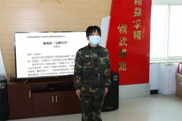向榜樣看齊!火箭軍某部官兵掀起學習先進事蹟熱潮 向榜樣看齊!火箭軍某部官兵掀起學習先進事蹟熱潮