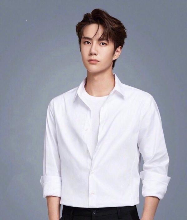 盤點娛樂圈穿白襯衫的男明星，誰讓你一眼就記住了？