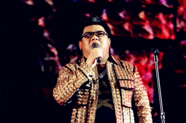 從勵志的盲人歌手到人人唾棄，楊光怎麼就走到了今天這種地步？