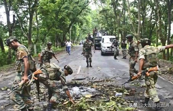 印軍射殺平民死亡人數增加,當地宵禁,還切斷移動網際網路簡訊服務 印軍射殺平民死亡人數增加,當地宵禁,還切斷移動網際網路簡訊服務