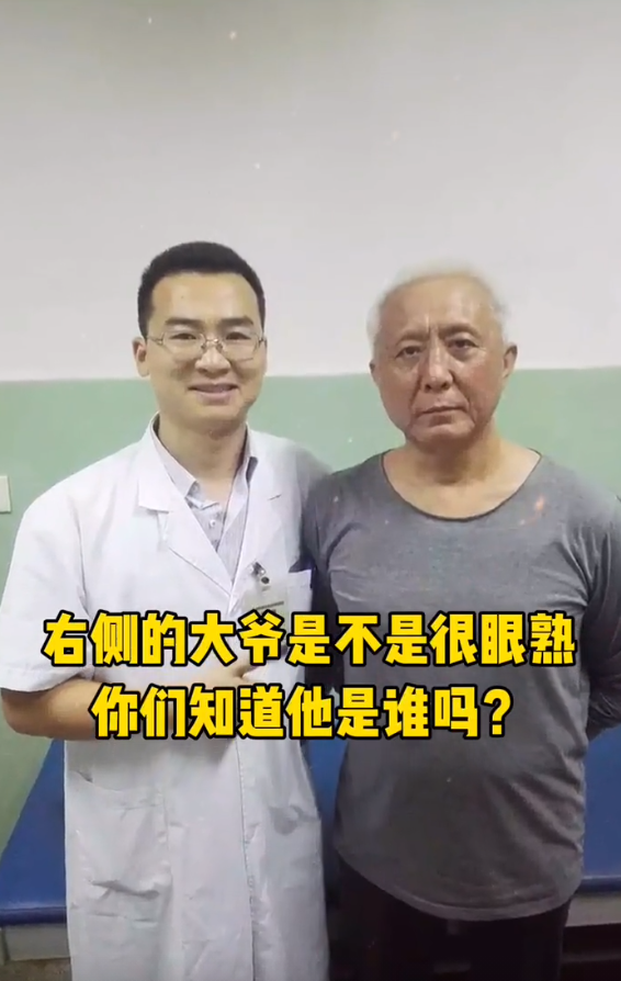 反派專業戶段宇華到醫院治病！近照曝光頭髮花白，衣服廉價顯心酸