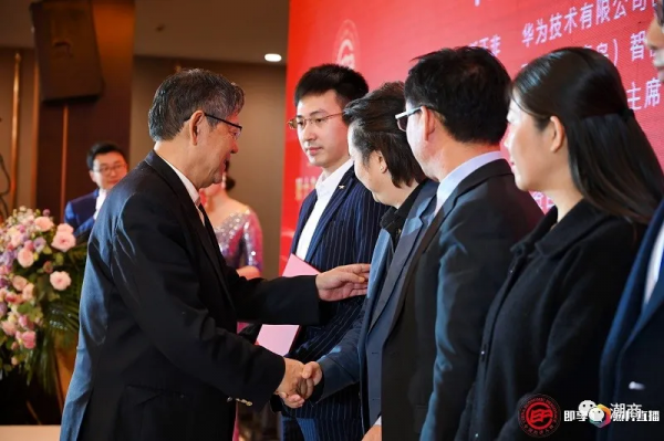 即看即得智慧科技董事長張燁榮膺“2021中國經濟十大創新人物” 即看即得智慧科技董事長張燁榮膺“2021中國經濟十大創新人物”