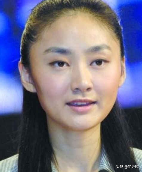 歌手叢飛夫婦相繼離世，兩個幼女成遺孤，15年後兩個女兒考入名校